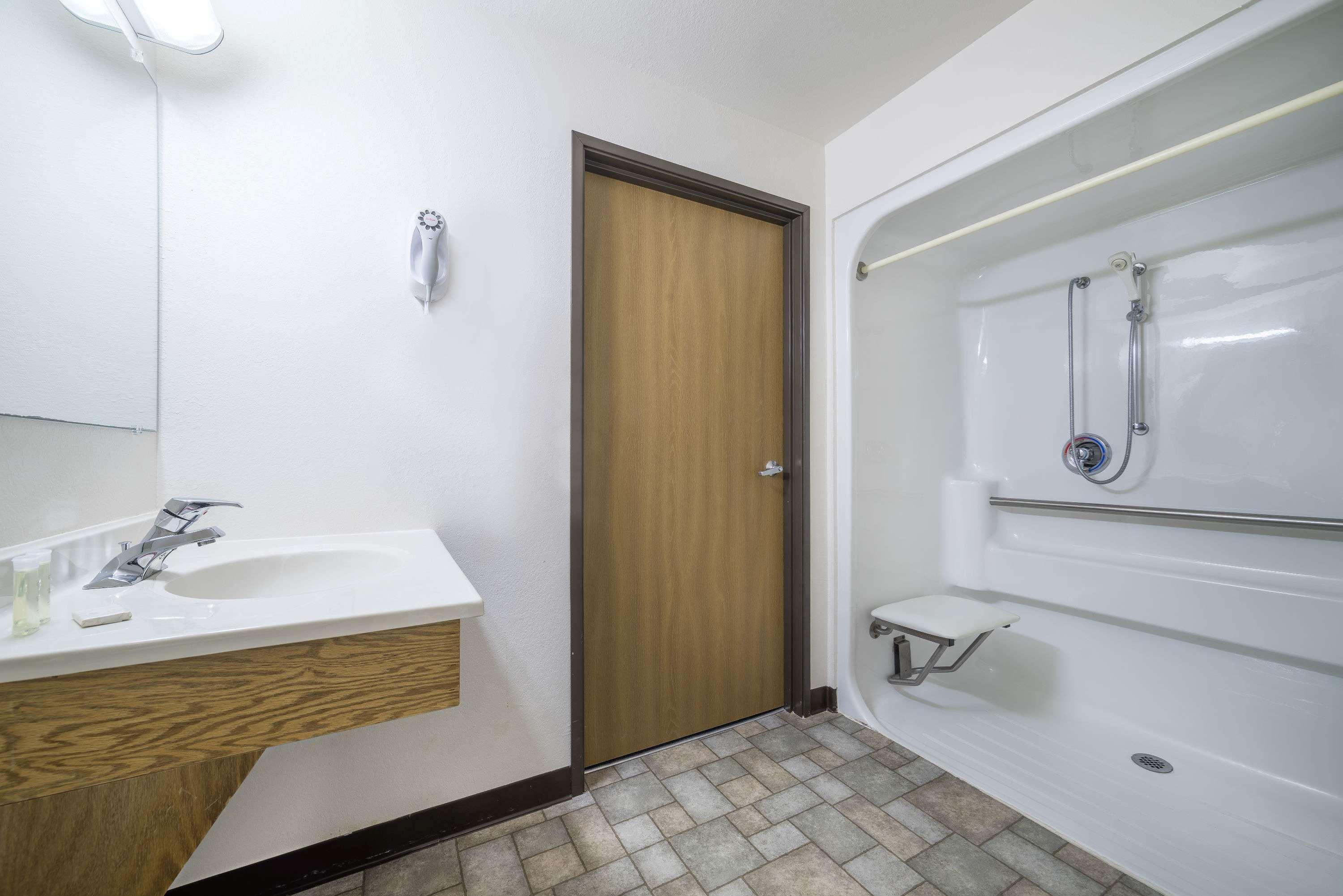 Super 8 By Wyndham Park Rapids Hotel Buitenkant foto