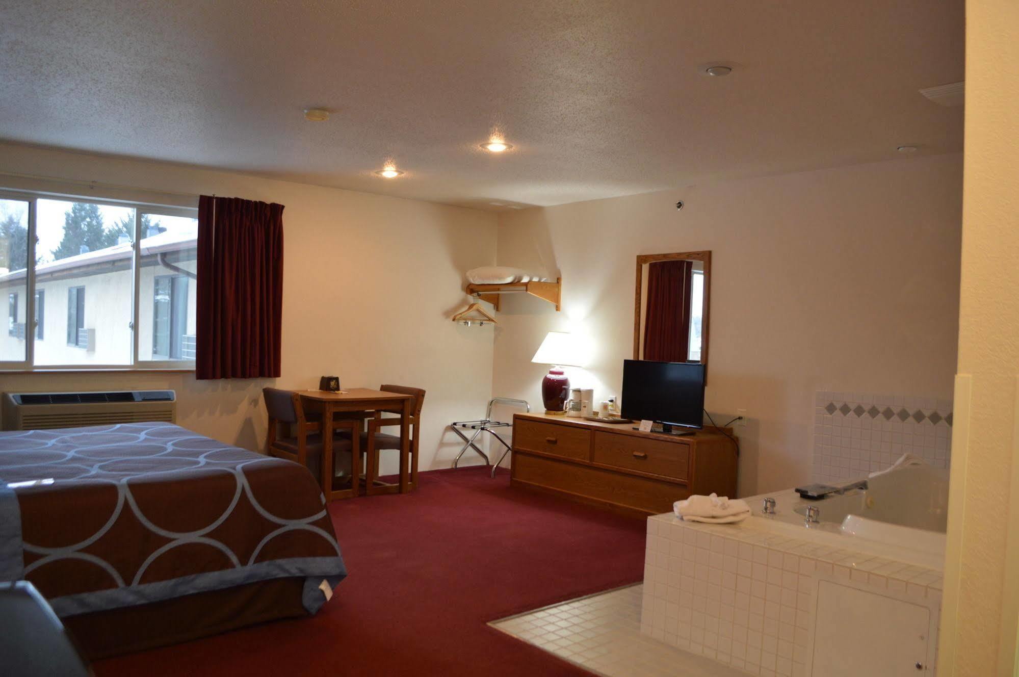 Super 8 By Wyndham Park Rapids Hotel Buitenkant foto