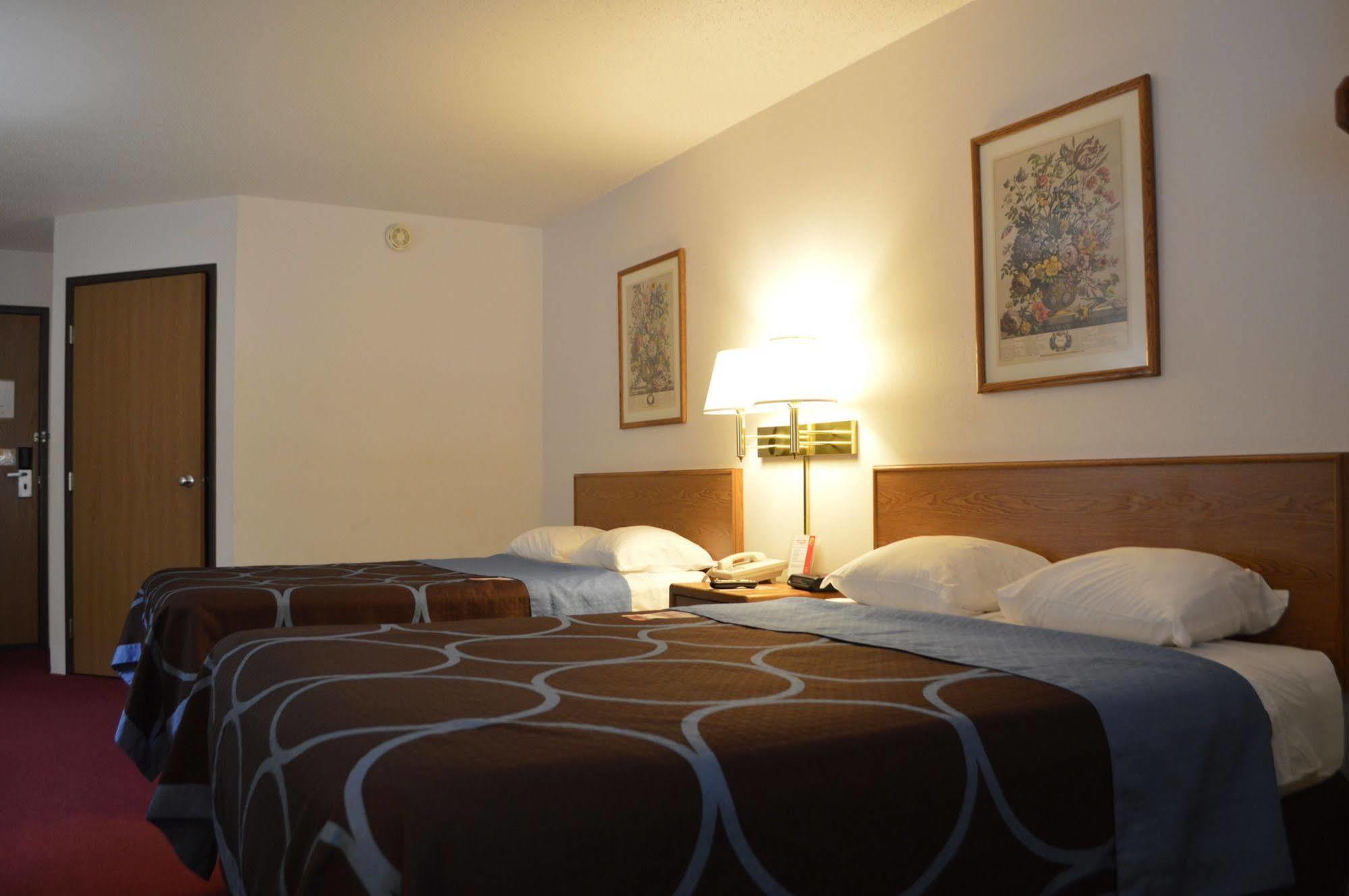 Super 8 By Wyndham Park Rapids Hotel Buitenkant foto