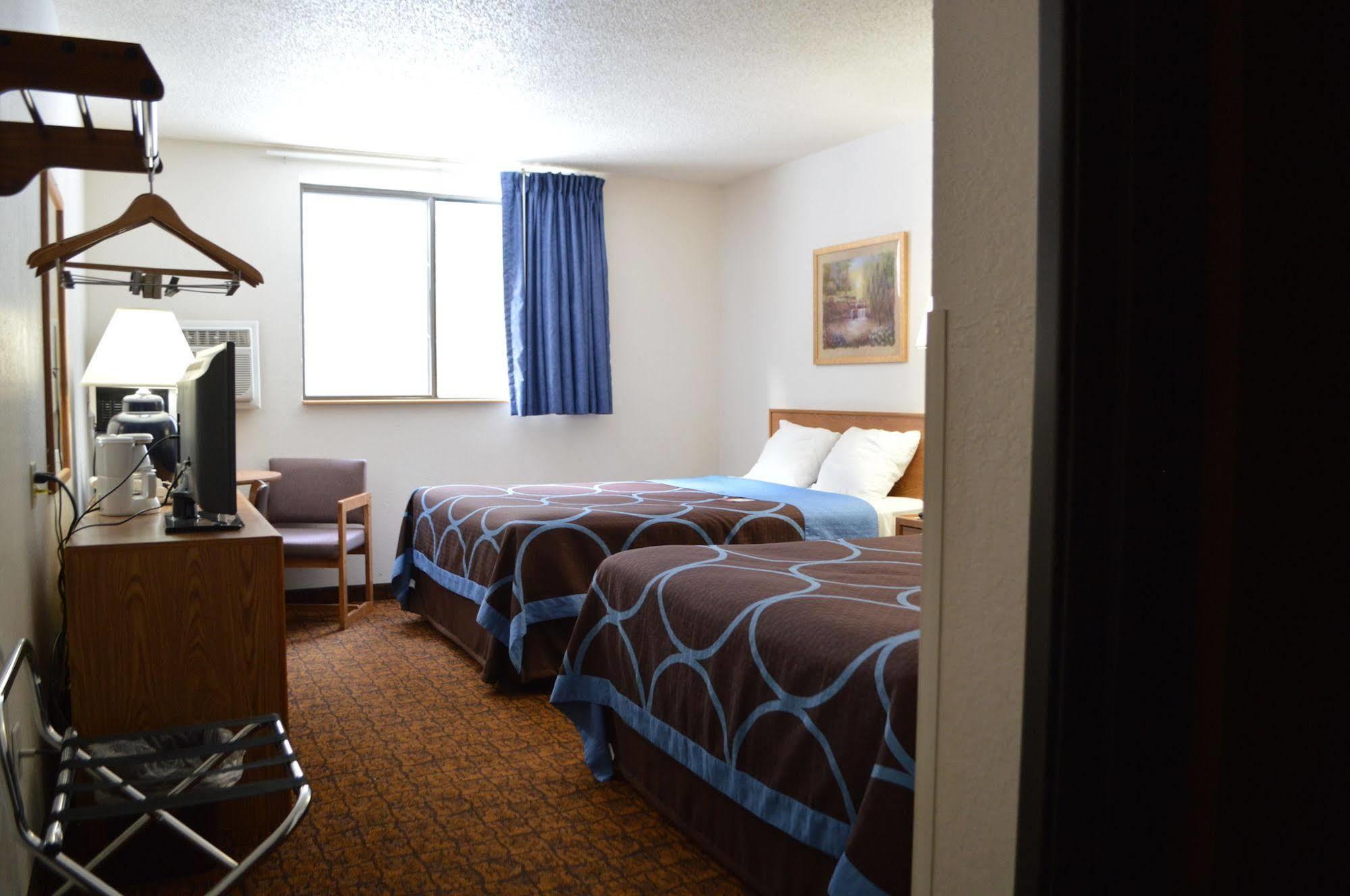 Super 8 By Wyndham Park Rapids Hotel Buitenkant foto