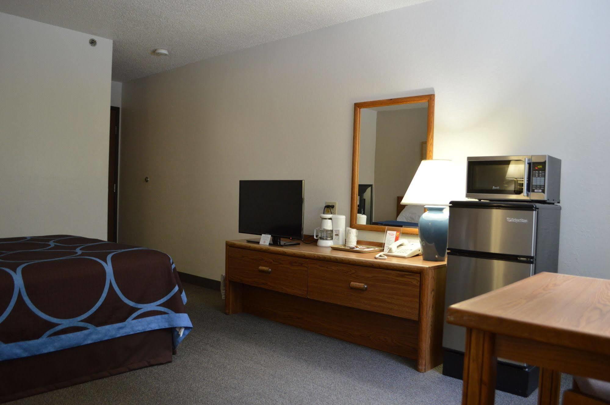Super 8 By Wyndham Park Rapids Hotel Buitenkant foto