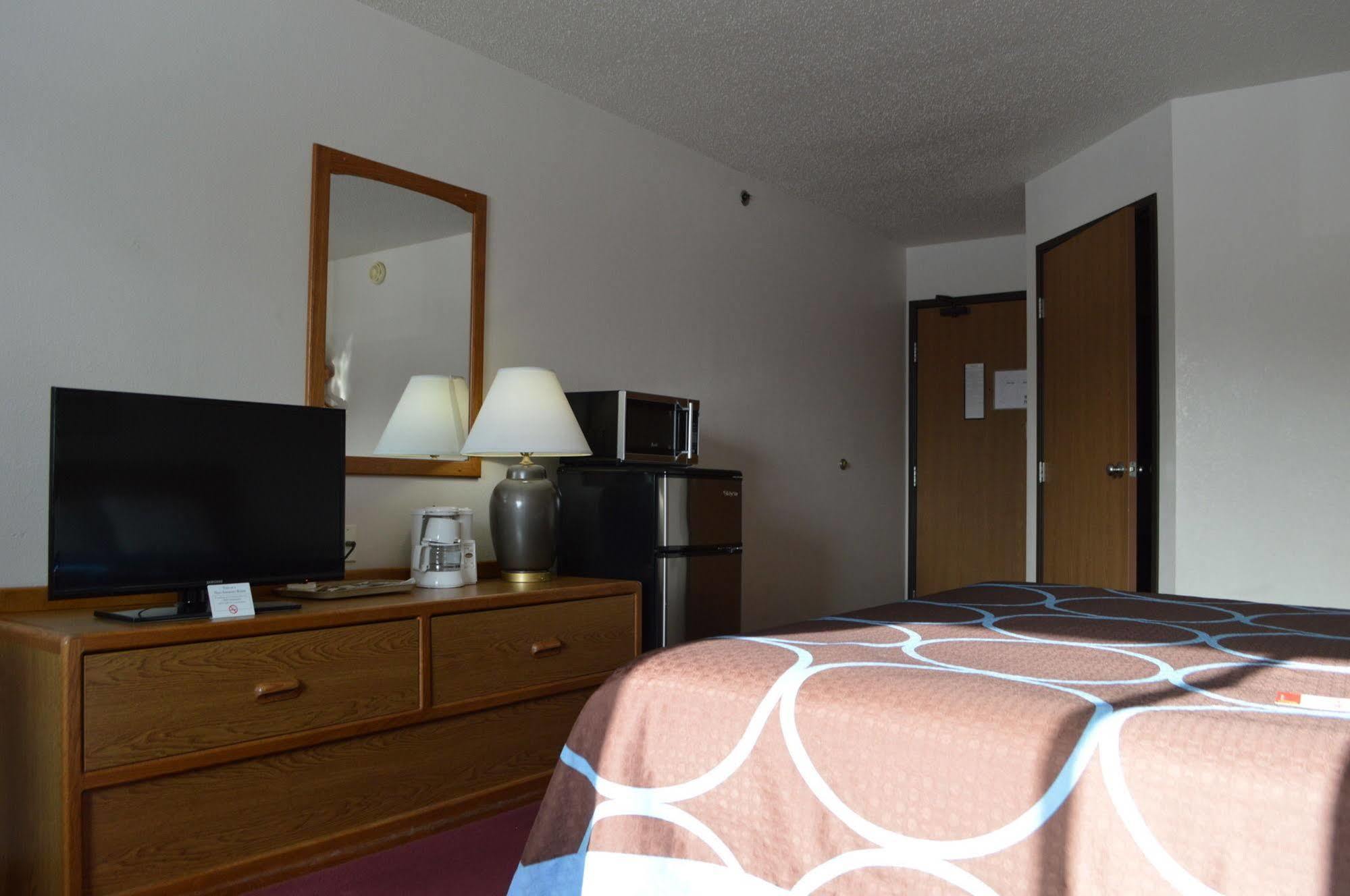 Super 8 By Wyndham Park Rapids Hotel Buitenkant foto