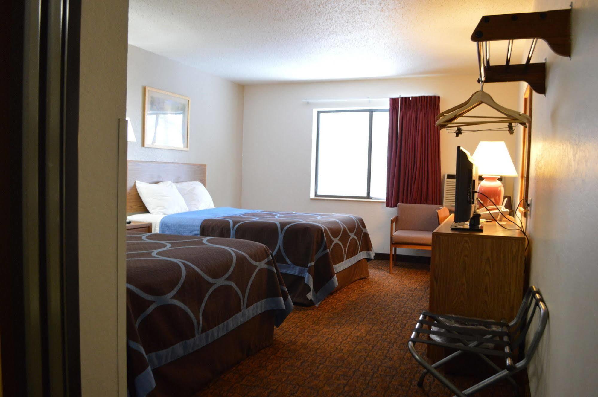 Super 8 By Wyndham Park Rapids Hotel Buitenkant foto