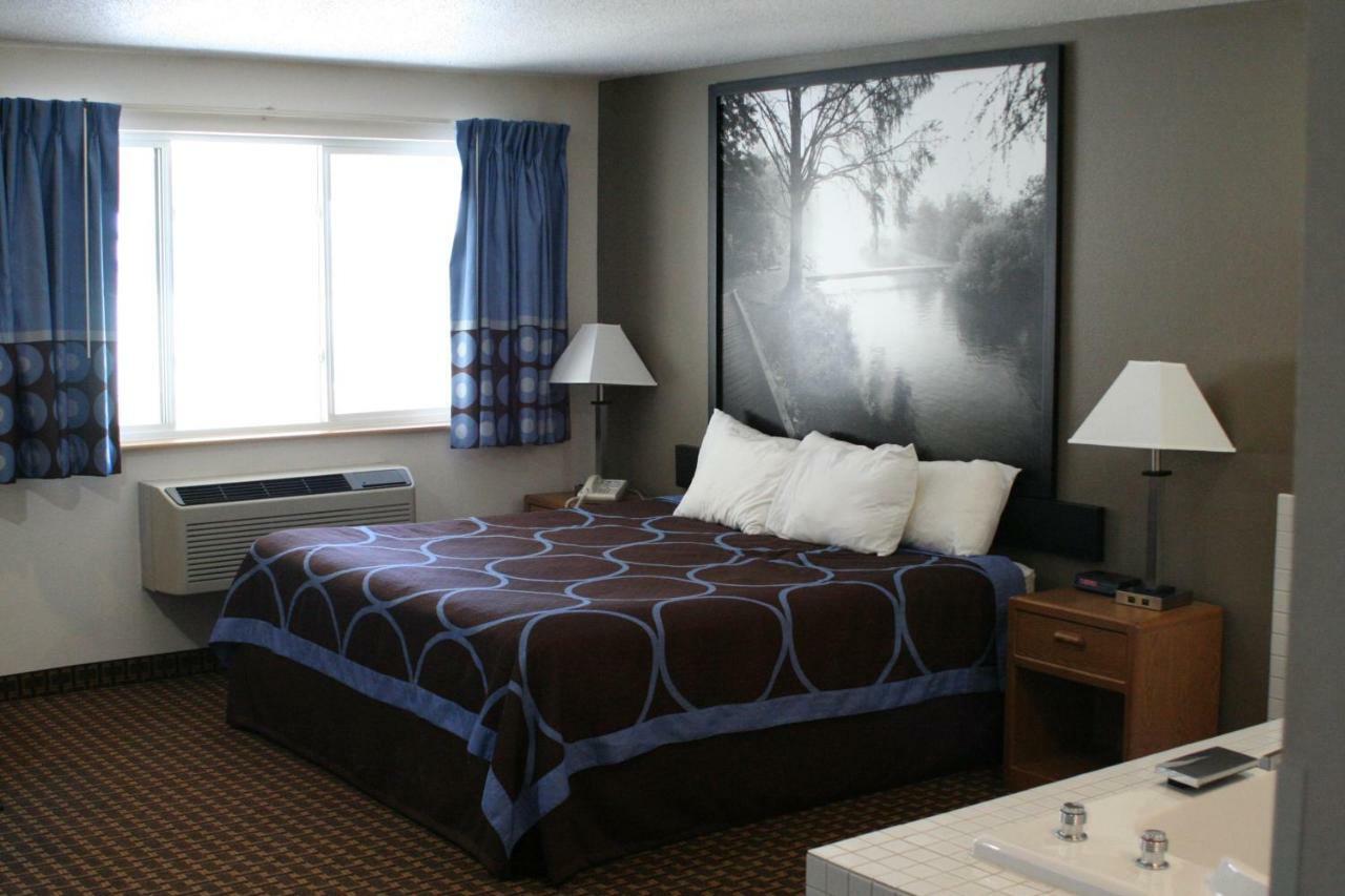Super 8 By Wyndham Park Rapids Hotel Buitenkant foto